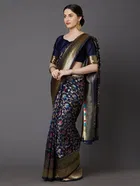 ट्रेडिशनल बनारसी साड़ी विद अनस्टीट्च्ड ब्लाउज 