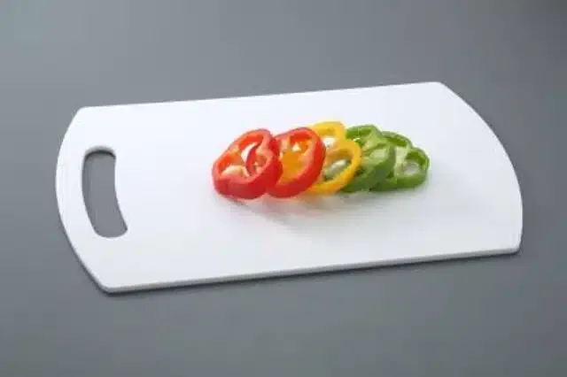 Plastic Vegetable Cutting Board (White, 20x15 cm)