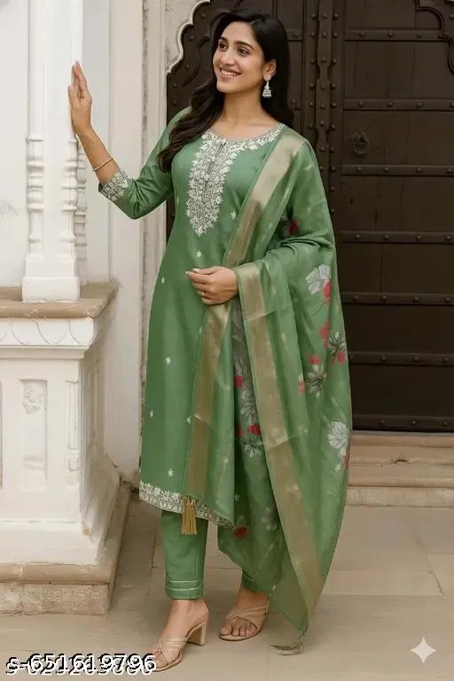 Embroidered Silk Kurta Set for Women (Green, L)