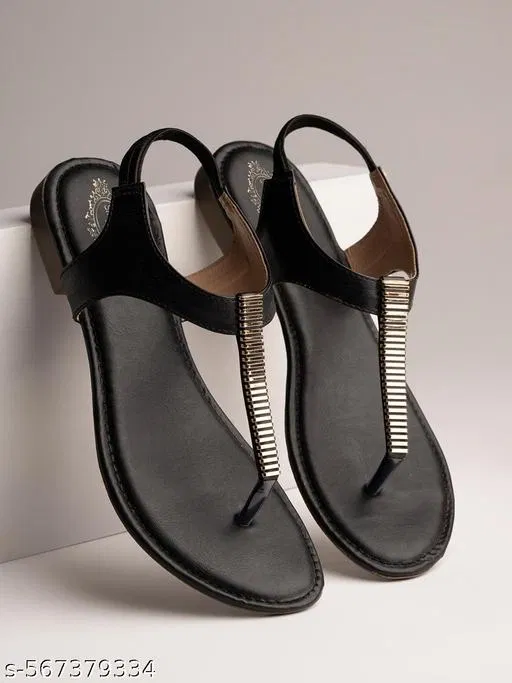 Shoetopia Girls Black T-Strap Flats Size 4.0