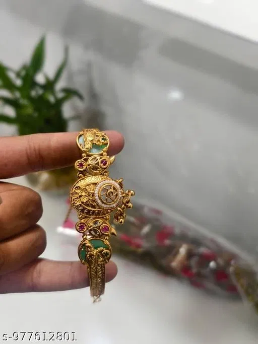 Bracelet for Girls and Woman, Gold, Free Size
