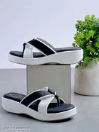 Shoetopia Solid Sandals White Size 3