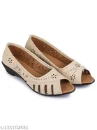 Juttis for Women (Cream, 3)