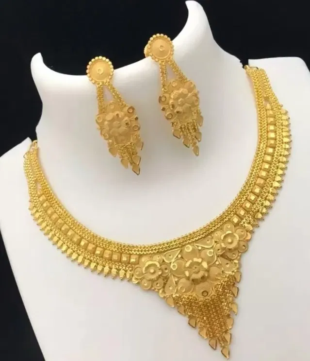 Alloy Choker Necklace with Earrings for Women (Gold, Set of 1)