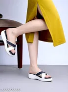 Shoetopia Solid Sandals White Size 4