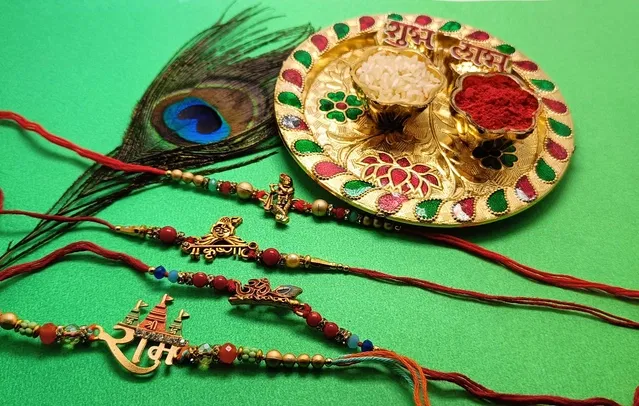 Combo of 4 Pcs Rakhi with 4.5 inch Plate (Multicolor, Set of 1)