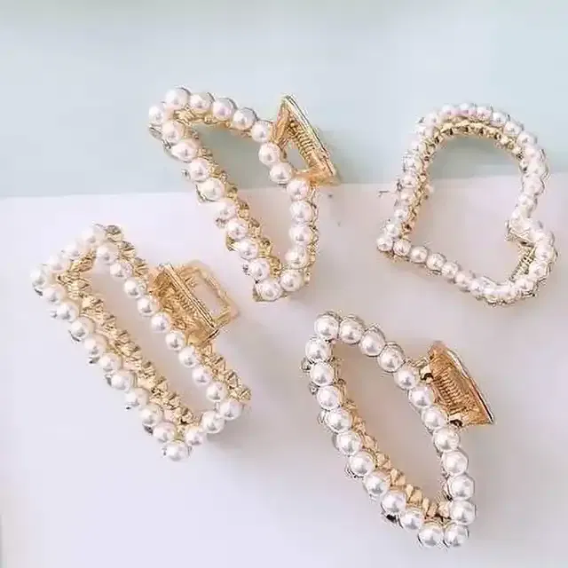 मायरा कलेक्शन मेटल डायमंड पर्ल हेयर क्लच क्लॉ क्लिप्स फॉर गर्ल्स (4 Pcs, मल्टीकलर)