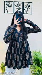 Ethnic Motif Printed V-neck Rayon Short Kurti for Women 