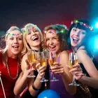 के कुडोस फ्लावर टीआरा विद Led लाइट फॉर गर्ल्स फ्लोरल क्राउन/बर्थडेज़ पार्टीज सेलेब्रेशन्स टीआरा क्राउन हेड बैंड विद Led