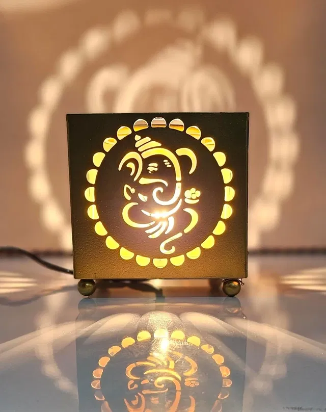 Metal Decorative Electric Moroccan-Style Oil Burner with Oil (10 ml) (Gold, Set of 1)