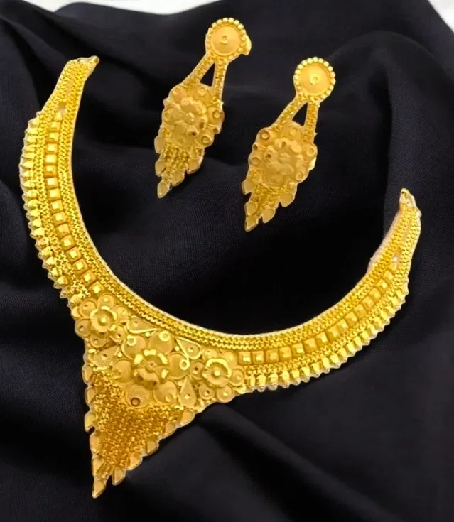 Alloy Choker Necklace with Earrings for Women (Gold, Set of 1)