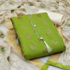 वीमेन अन्स्टिचड ड्रेस मटेरियल सूट 