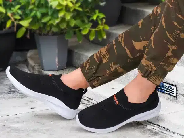 Sports Shoes for Men (Black, 6)