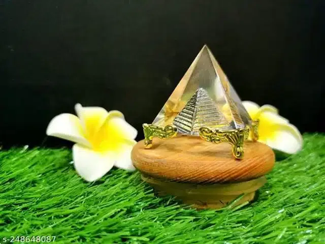 Crystal Fengshui Pyramid Showpieces (Transparent)