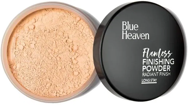 Blue Heaven Flawless Finishing Powder Compact  (Natural) (20 g) (Pack Of 1)