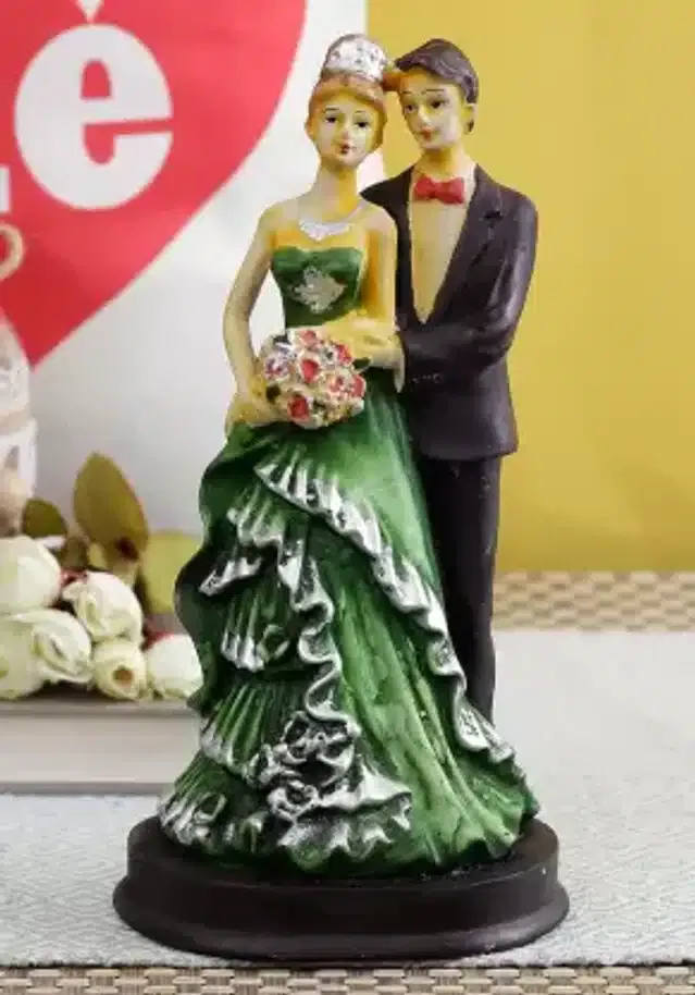 Polyresin Loving Couple Showpiece (Multicolor, 22 cm)