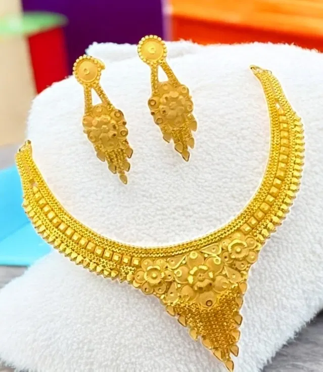 Alloy Choker Necklace with Earrings for Women (Gold, Set of 1)