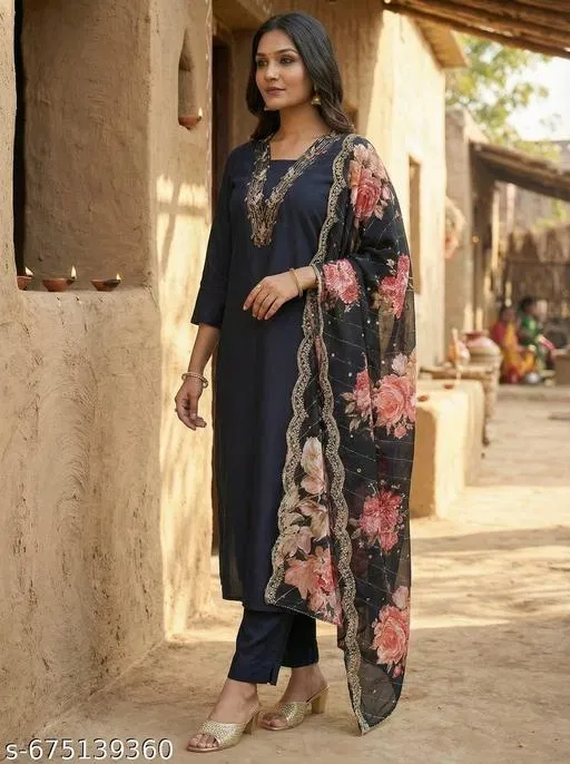 Embroidered Acrylic Kurta Set for Women (Black, L)