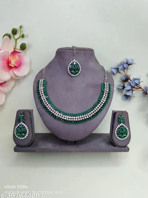 Beautiful Necklace Set for Women (Green, Free Size)