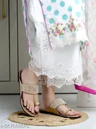 Shoetopia Girls Flatform Sandals Size 3.0 Gold Embellished