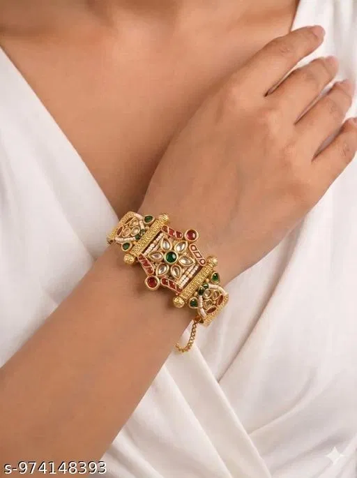 Bracelet for Girls and Woman, Gold, Free Size