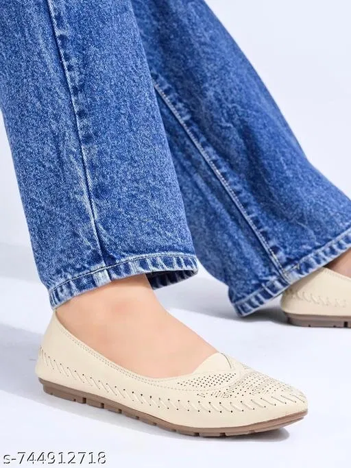 Shoetopia Cream Ballerinas (Size 6.0)