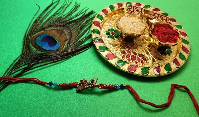 Combo of Rakhi with 4.5 inch Plate (Multicolor, Set of 1)