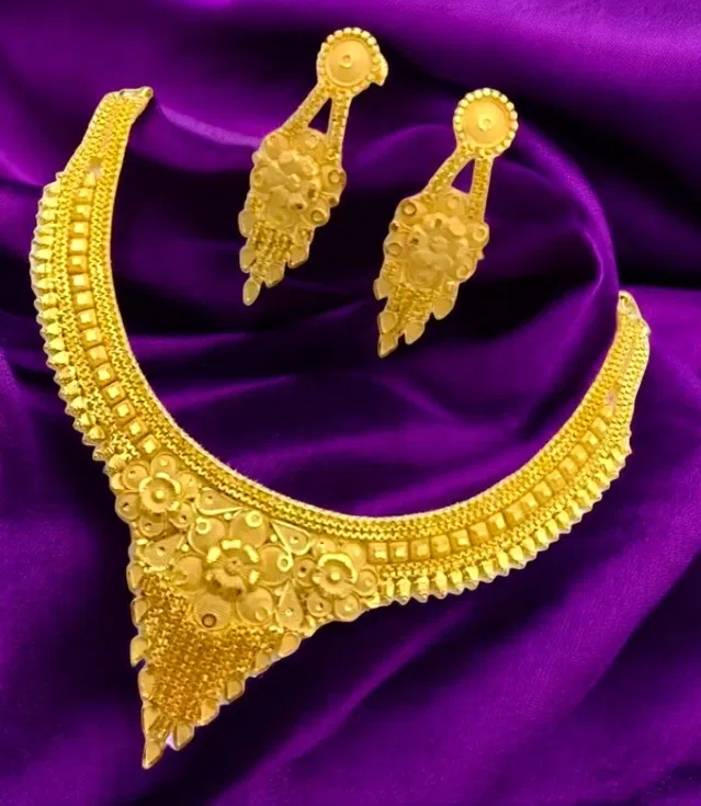 Alloy Choker Necklace with Earrings for Women (Gold, Set of 1)