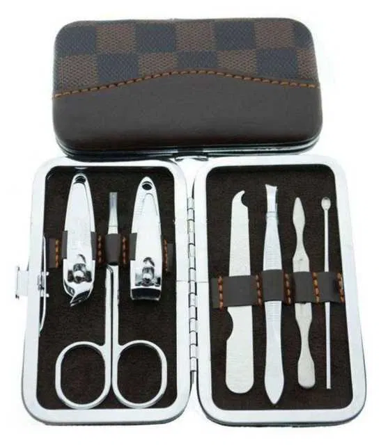 Lenon Makeup Accessory Leatherite Case Manicure Kit (Set of 1) (D134)