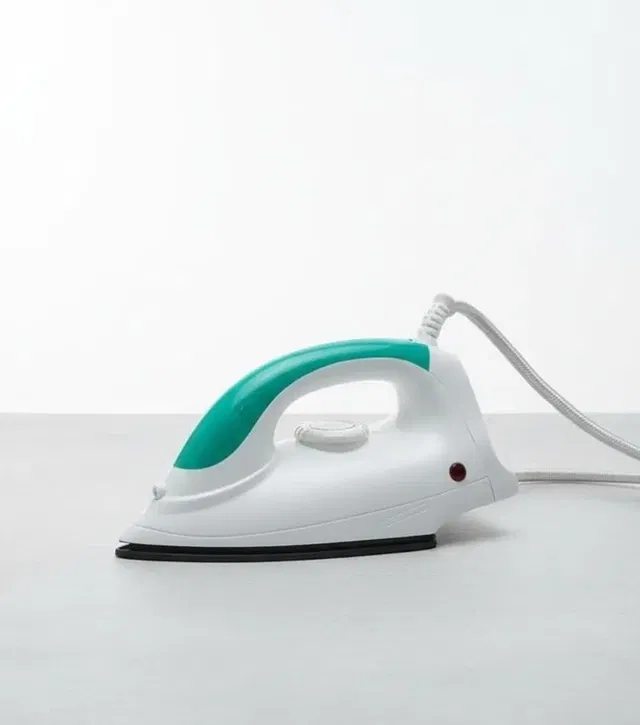 Maxotech 1000 Watt ISI Marked Dry Iron (White,Green)