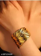 Anti-Tarnish Golden Leaf Bangle Bracelet 
