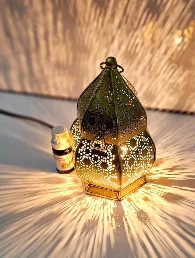 Metal Decorative Electric Moroccan-Style Oil Burner with Oil (10 ml) (Gold, Set of 1)
