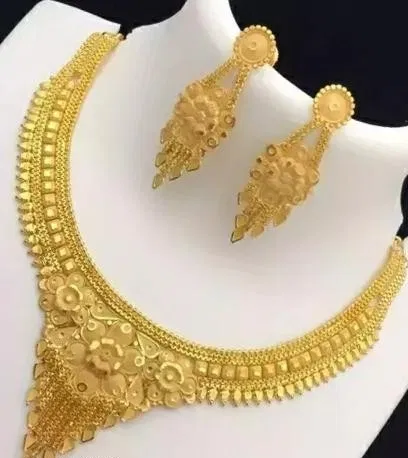 Alloy Choker Necklace with Earrings for Women (Gold, Set of 1)