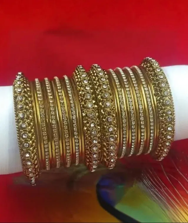 Trendy Bangles for Women (Gold, 2.2)