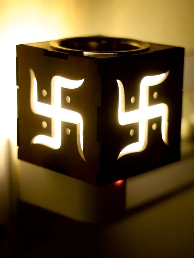 Premium Electric Kapoor Dani | Home Fragnance Lamp with Night Lamp|Kapoor Dani for Home|Aroma Diffuser| Living Room | Incense Holder|Camphor Diffuser Night Lamp (Wood Swastik)