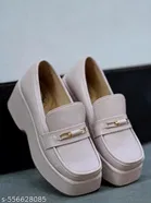 Shoetopia Girls Loafers Beige Size 5.0