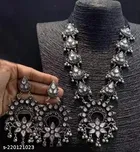 Fashionable Kundan Work Necklace Set
