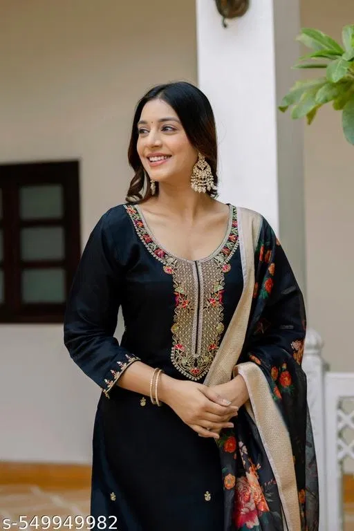 Pretty Kurta Set for Women (Black, M)