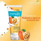एवरयूथ नेचुरलस हायड्रटिंग & एक्सफॉइलटिंग वालनट एप्रीकॉट स्क्रब 50 g