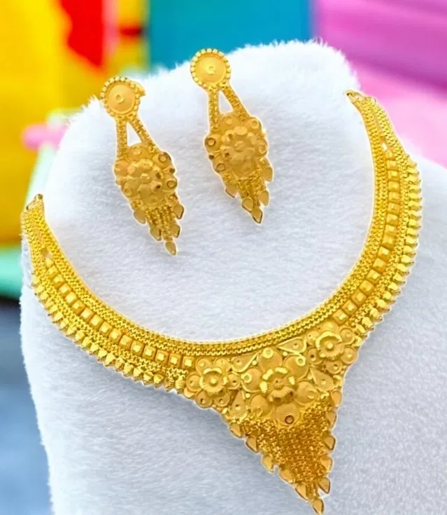 Alloy Choker Necklace with Earrings for Women (Gold, Set of 1)