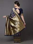 ट्रेडिशनल बनारसी साड़ी विद अनस्टीट्च्ड ब्लाउज 