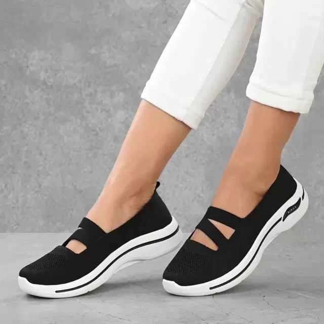 Sports Shoes for Women (Black, 7)