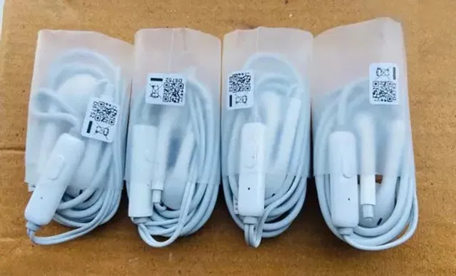Wired in-Ear Earphone (White, Pack of 4)