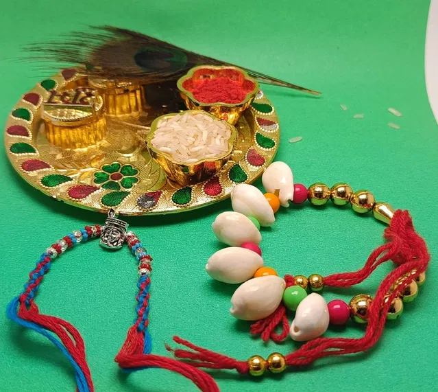 Metal 2 Pcs Rakhi with 4.5 Inch Plate & Greeting card, Roli (Multicolor, Set of 1)