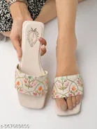 Shoetopia Girls Printed Flat Sandals Cream Size 8.0
