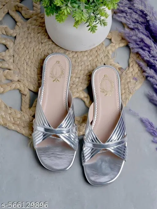 Shoetopia Girls Solid Flat Sandals Silver Size 4