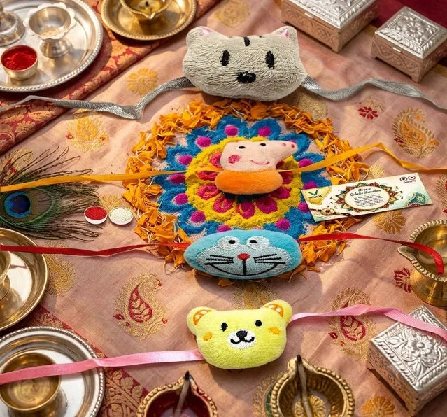 Fabric Rakhi, Pack of 4 (Multicolor, Free)