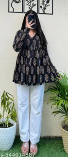 Ethnic Motif Printed V-neck Rayon Short Kurti for Women 