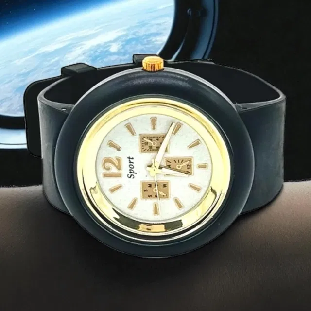 Silicone Strap Round Analog Watch for Men (Black)