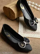 Shoetopia Black Ballerinas 